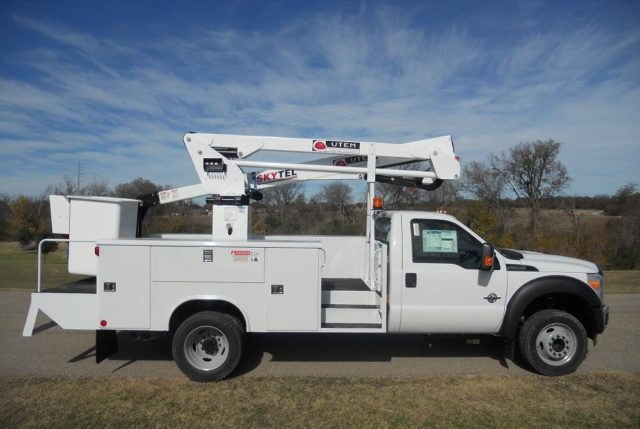 UTEM Skytel Bucket Truck - Dejana Truck & Utility Equipment