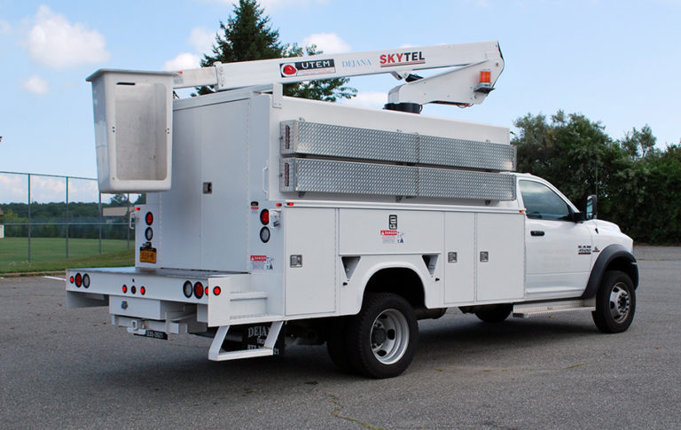 Bucket Trucks Archives - Dejana Truck & Utility Equipment