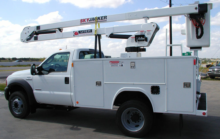 Bucket Trucks Archives - Dejana Truck & Utility Equipment