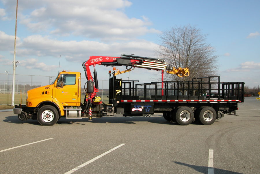 fleet-and-municipal-railroad-24-ft-rack-truck-with-crane-4