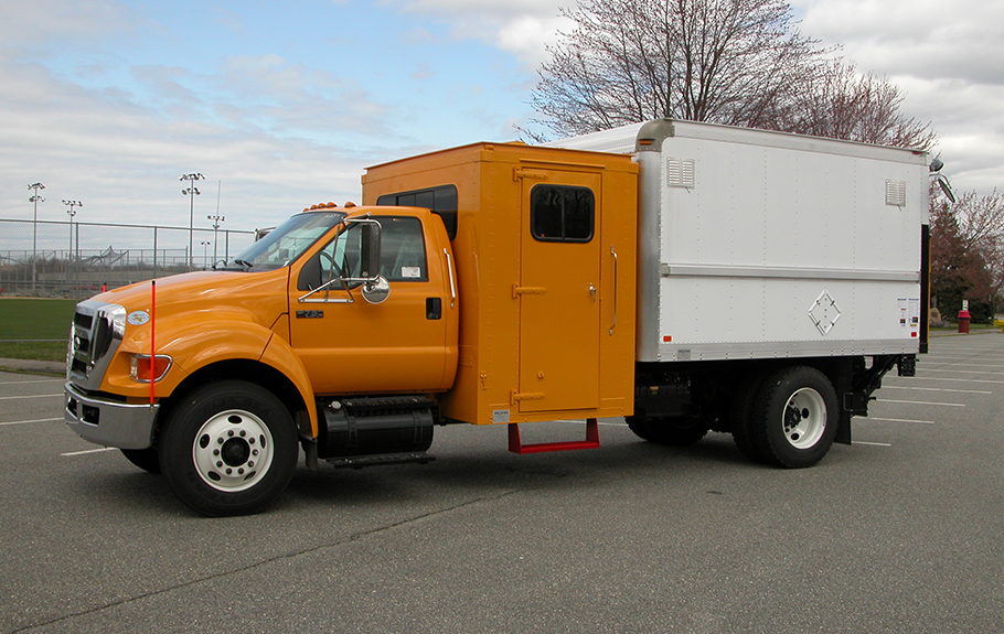 fleet-and-municipal-cargo-and-van-dejana-12-ft-crew-box-truck-1