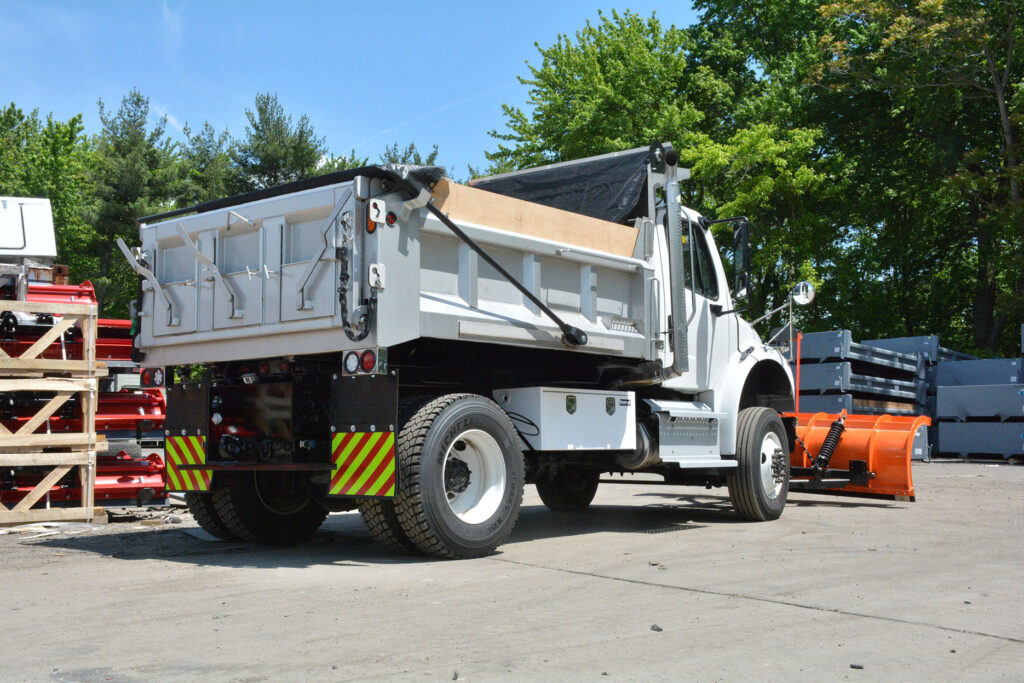 fleet-and-municipal-dump-bodies-dejana-yard-crysteel-dump-truck-with-plow-11