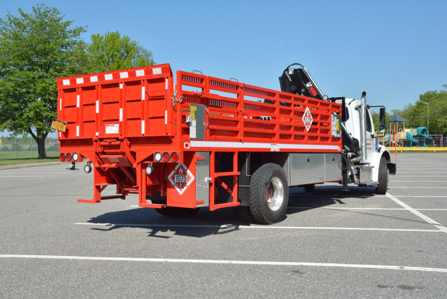 fleet-and-municipal-platform-and-stake-dejana-18-ft-rack-truck-3