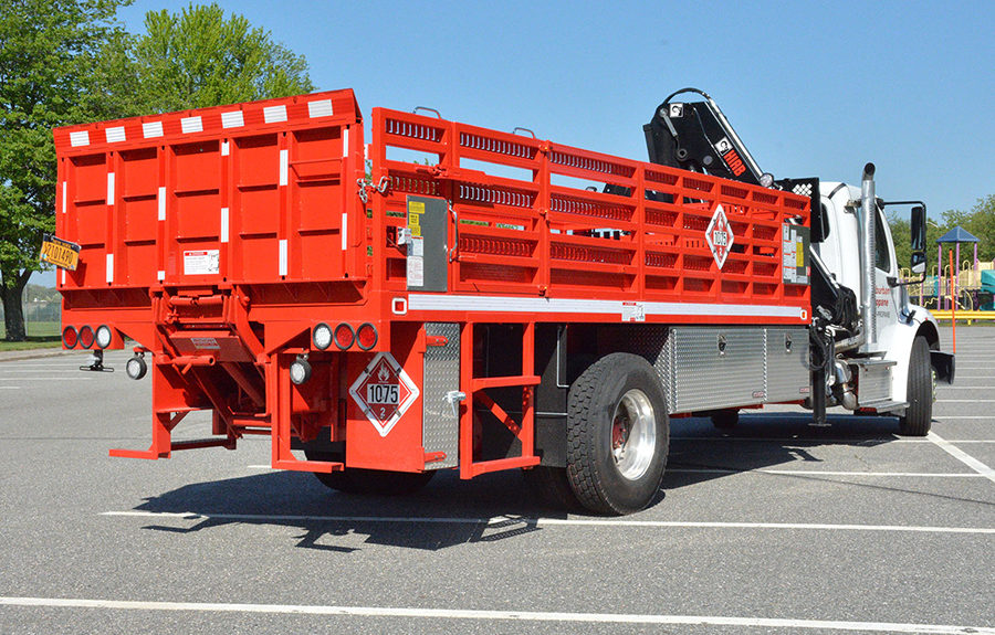 fleet-and-municipal-platform-and-stake-dejana-18-ft-rack-truck-2
