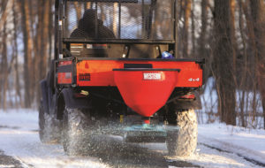 snow-and-ice-spreaders-western-low-pro-300w-wireless-tailgate-spreader-1