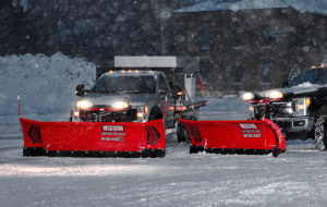 snow-and-ice-snow-plows-commercial-plows-western-wide-out-xl-winged-plow-1