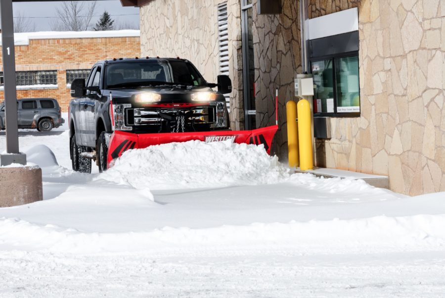 snow-and-ice-snow-plows-commercial-plows-western-wide-out-xl-winged-plow-7