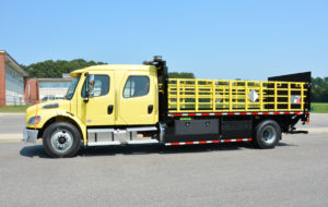 fleet-and-municipal-platform-and-stake-dejana-18-ft-rack-truck-with-liftgate-1