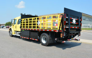 fleet-and-municipal-platform-and-stake-dejana-18-ft-rack-truck-with-liftgate-2