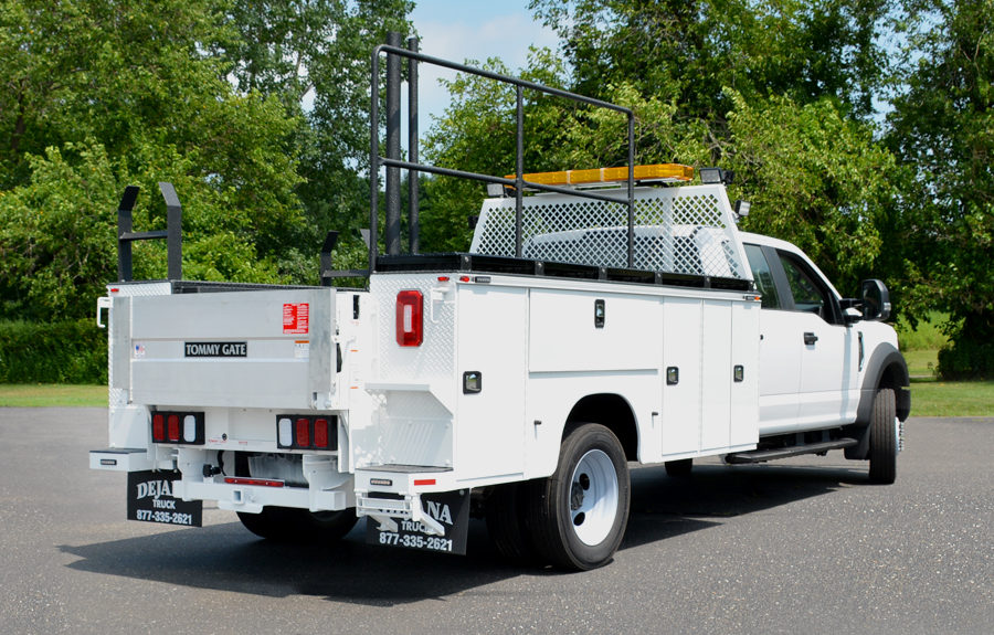 fleet-and-municipal-service-and-utility-dejana-11ft-sign-truck-2